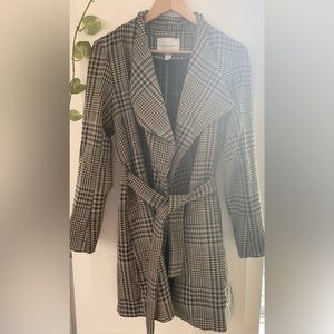 Beautiful trench coat-like jacket 👠